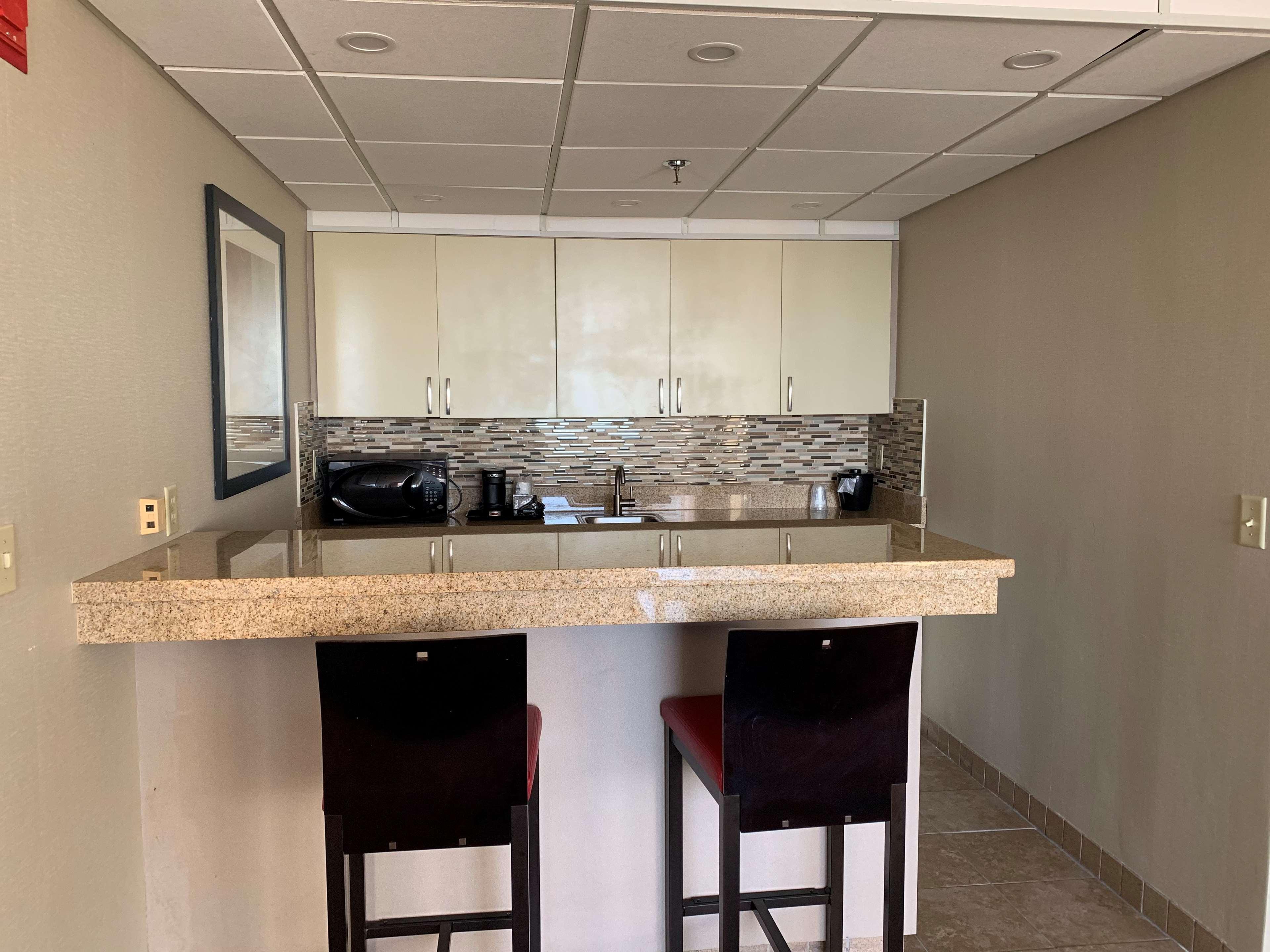 Best Western Executive Hotel New Haven-West Haven Esterno foto
